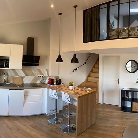 Spacieux Duplex, Vue Mer Et Belle Terrasse Hyeres Bagian luar foto