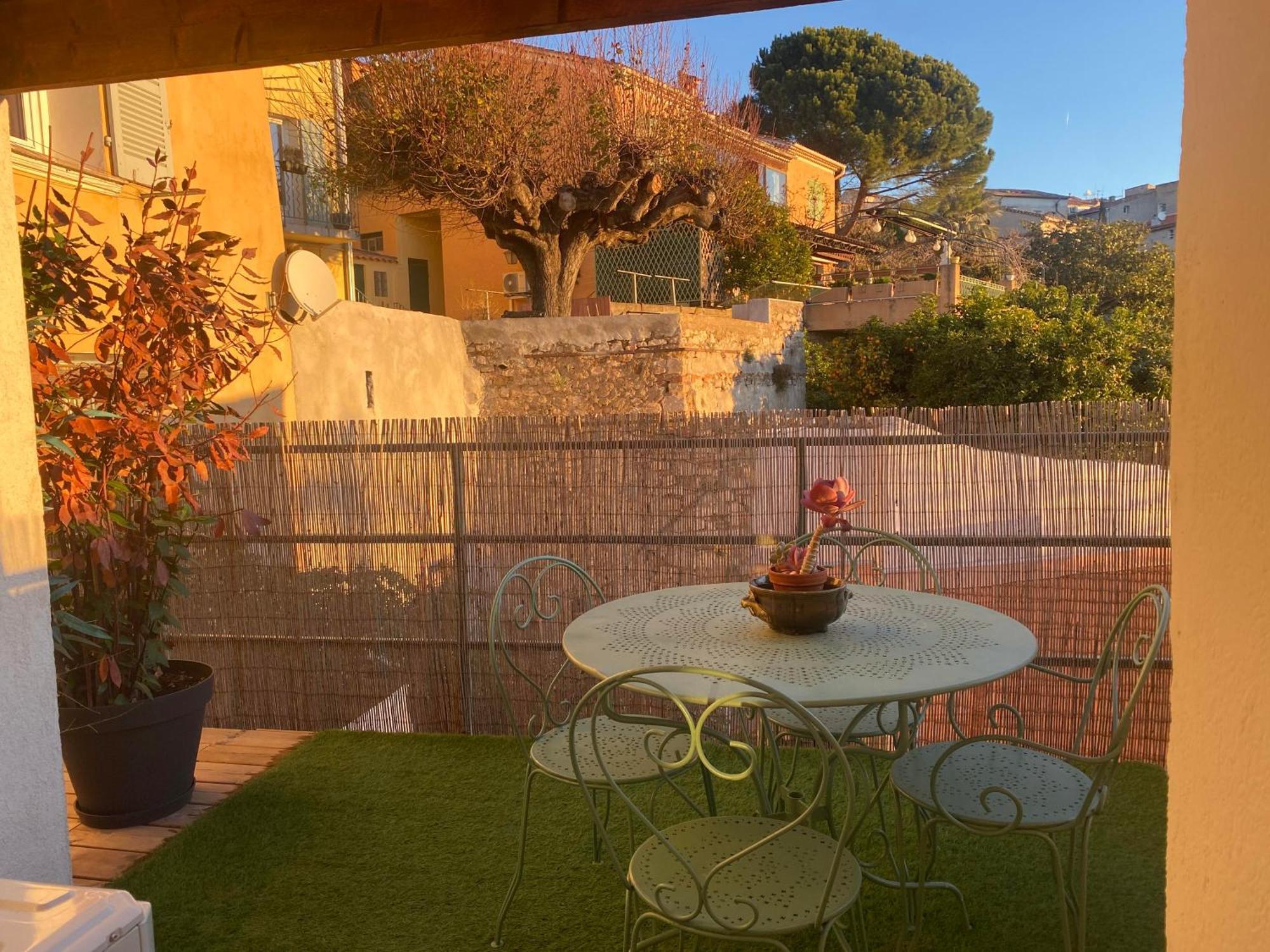 Spacieux Duplex, Vue Mer Et Belle Terrasse Hyeres Bagian luar foto