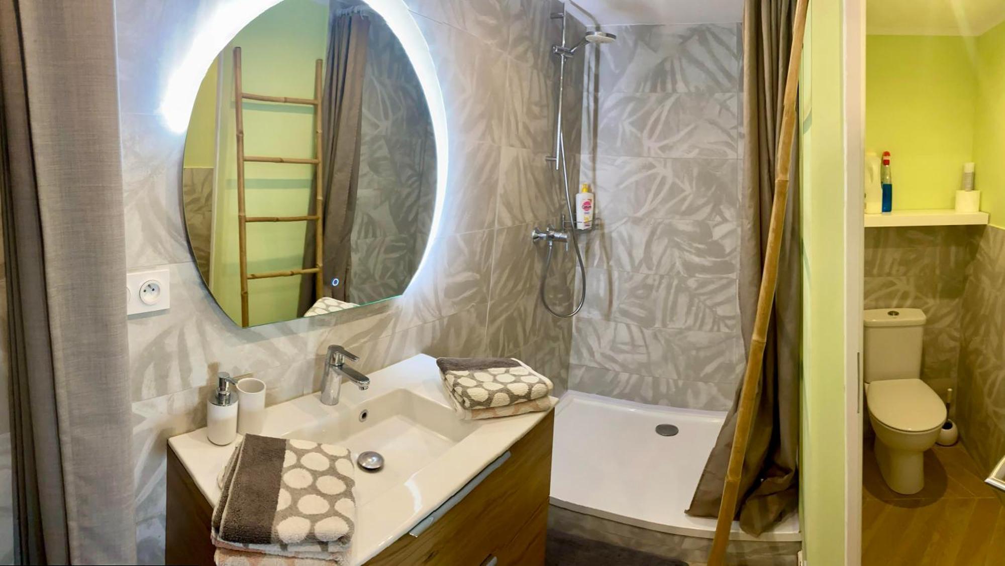 Spacieux Duplex, Vue Mer Et Belle Terrasse Hyeres Bagian luar foto