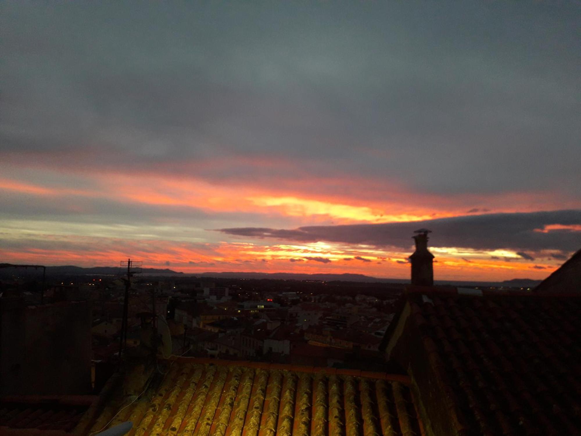 Spacieux Duplex, Vue Mer Et Belle Terrasse Hyeres Bagian luar foto